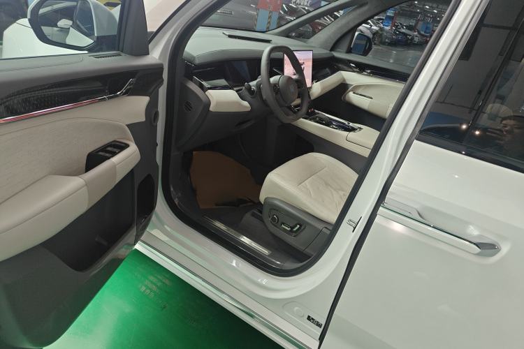 Used Zeekr 009 2024 Six-Seat Executive Version 4WD 108 kWh
