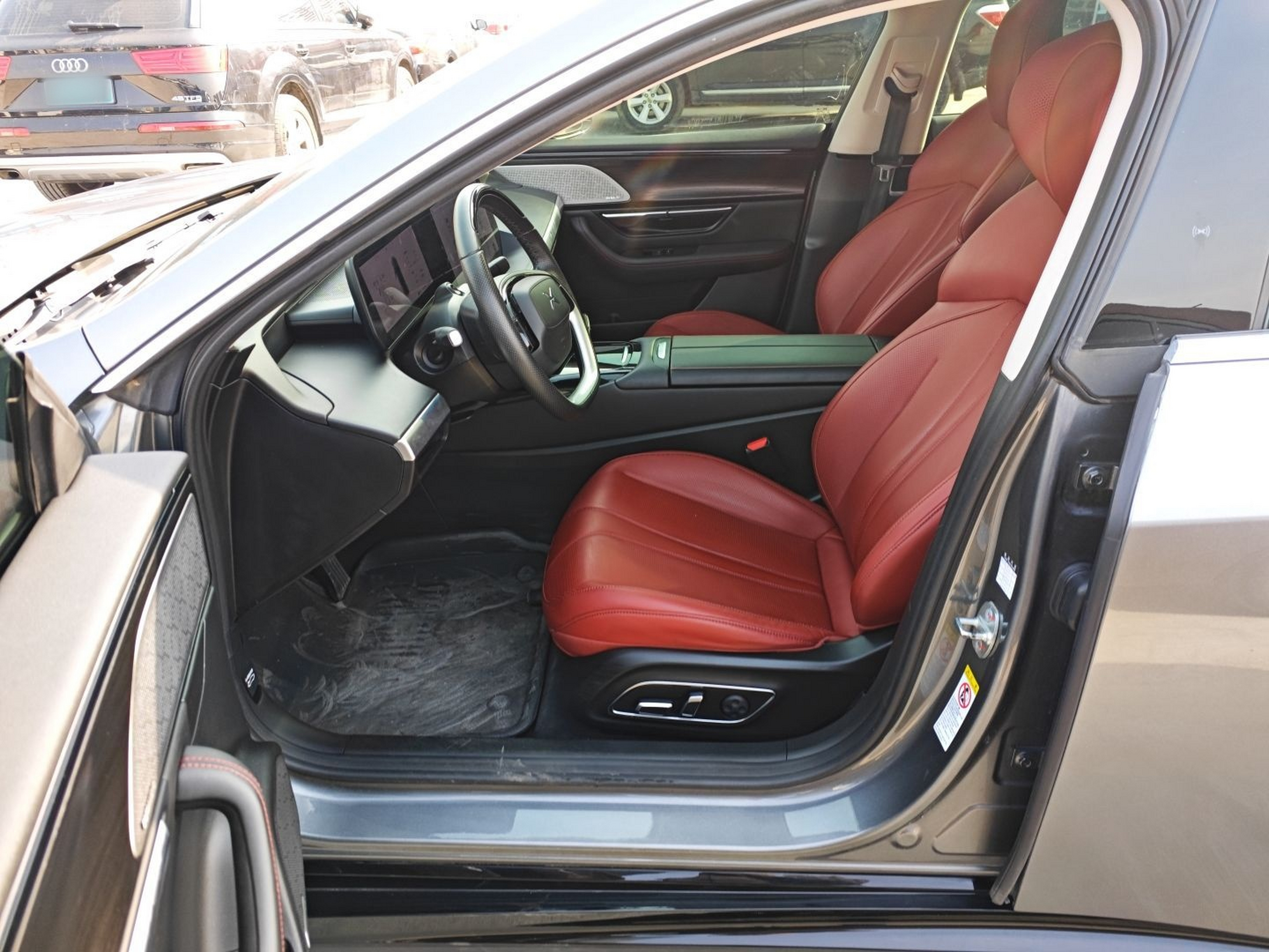 Переднее сиденье в автомобиле