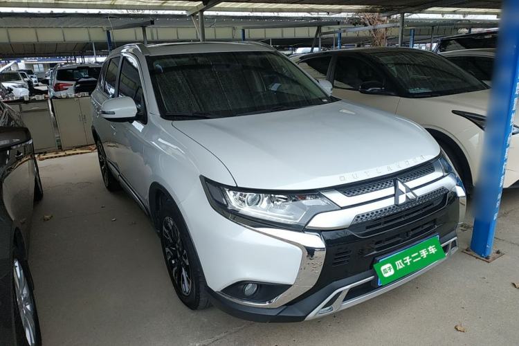Used Mitsubishi Outlander 2020 2.0L Two-Wheel Drive Comfort Edition 7-Seater
