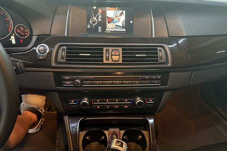 Used BMW 5 Series 2014 525Li Leading Model
