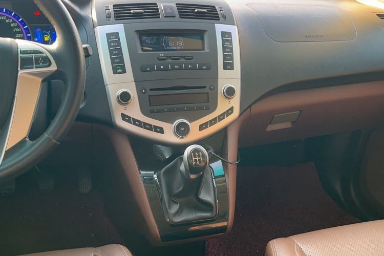 Used BYD S6 2014 2.0L Manual Luxury 5-Seater
