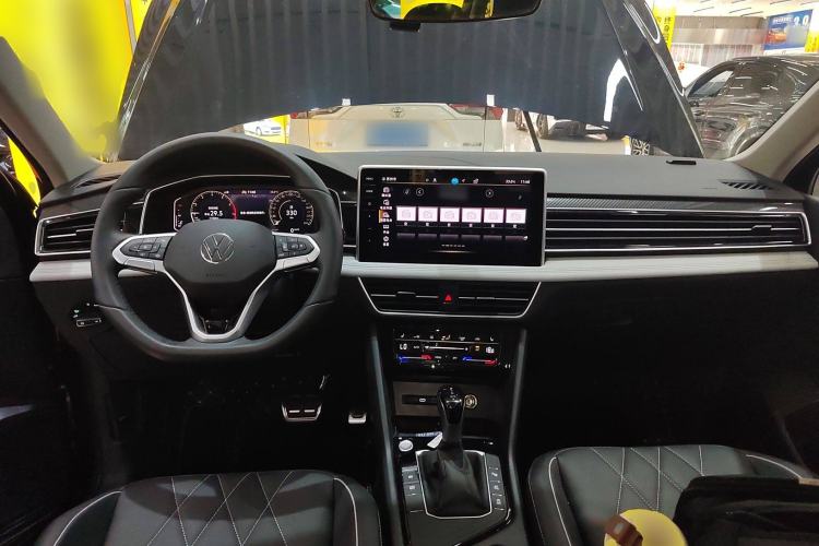 Used Volkswagen Tiguan L 2024 Outstanding Model 330TSI Automatic Two-Wheel Drive R-Line Dragon Glory Edition