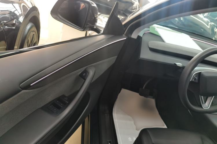 Used Tesla Model Y 2025 Rear-Wheel-Drive Version