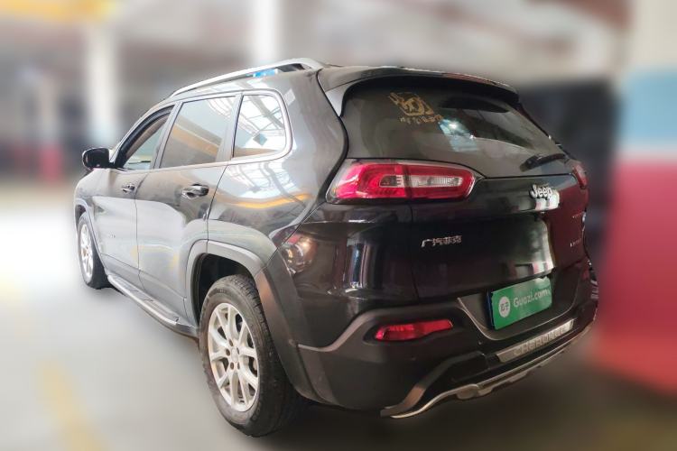 Used  Cherokee 2017 2.0L Superior Edition