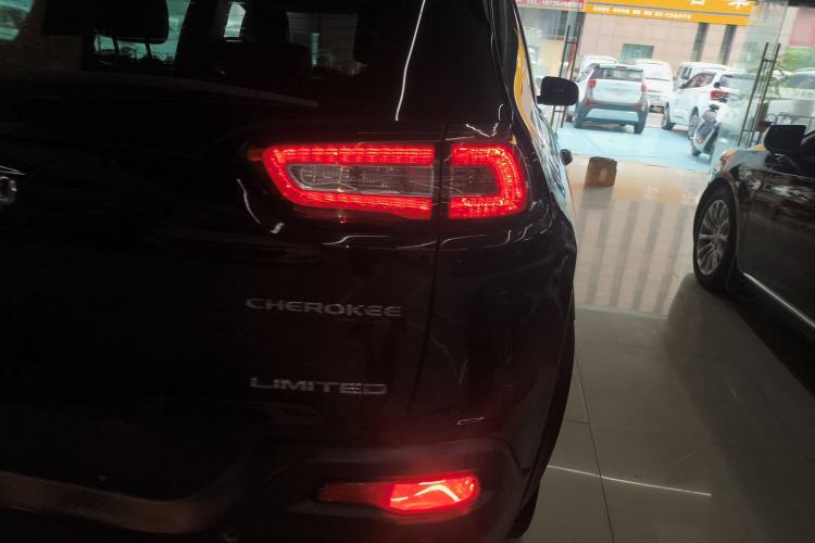 Used  Cherokee 2017 2.0L Superior Edition
