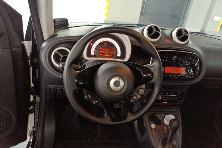 Used  fortwo 2015 1.0L 52 kW hardtop Dynamic version
