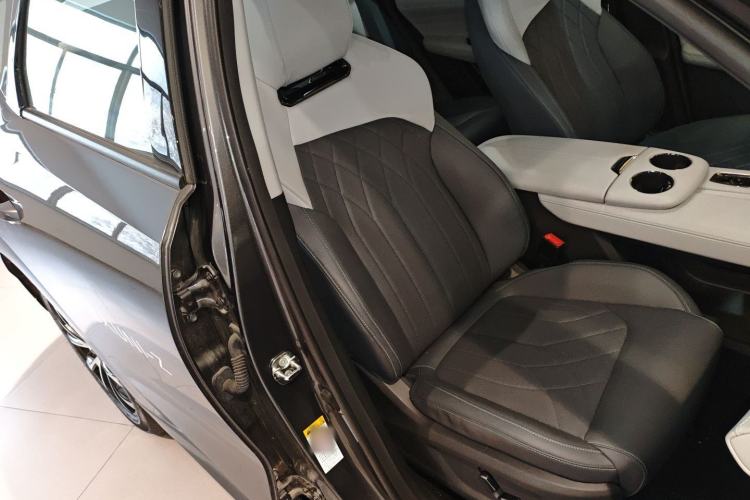 Used Changan UNI-Z New Energy 2024 Blue Whale Smart Electric iDD 125km Excellence Model
