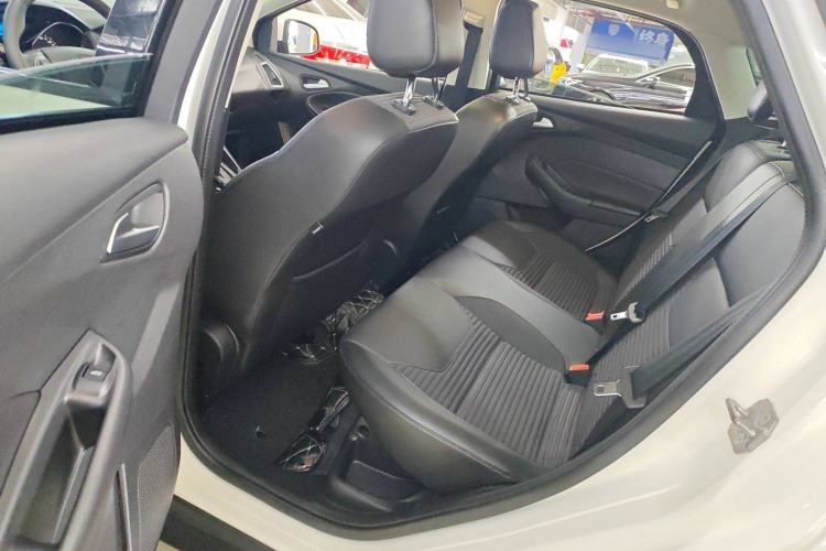 Used Ford Focus 2018 Hatchback Classic 1.6L Automatic Trendy SmartDrive Edition
