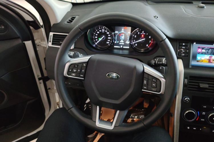 Used Land Rover Discovery Sport 2019 240 PS SE Version China VI Standard
