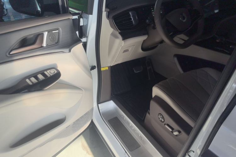 Used Denza D9 2022 DM-i 970 Four-Wheel Drive Prestige Model