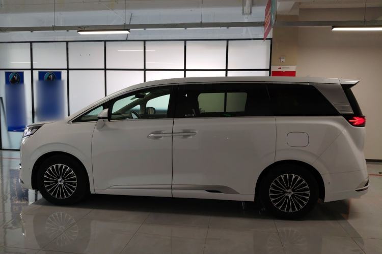 Used Denza D9 2022 DM-i 970 Four-Wheel Drive Flagship Model
