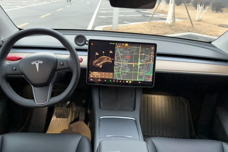 Used Tesla Model Y 2021 Long-Range All-Wheel-Drive Version
