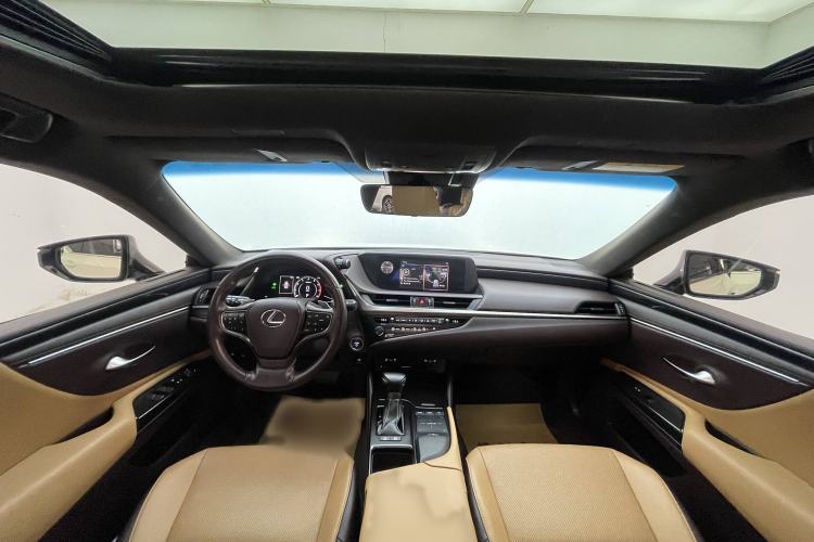 Used Lexus ES 2018 300h Premier Edition China VI Standard
