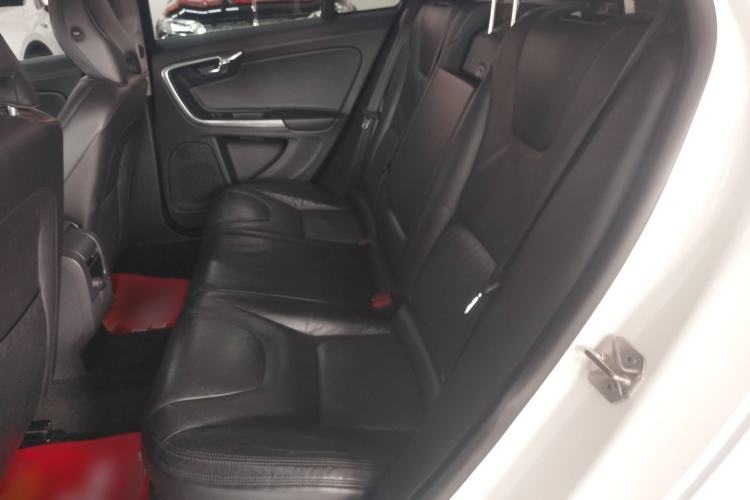 Used Volvo V60 2014 T5 Zhiyi Edition
