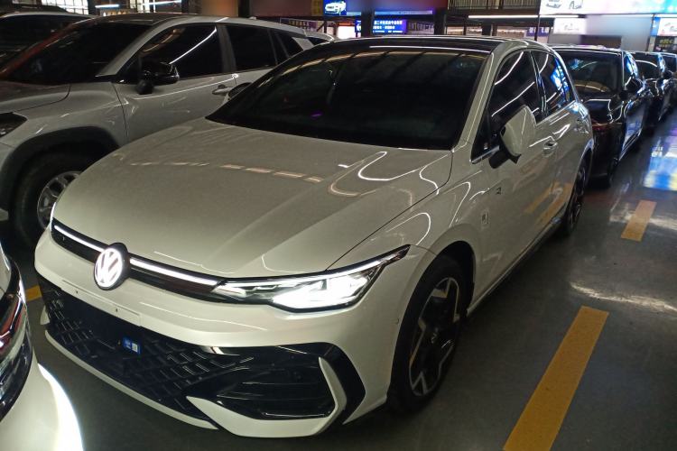 Used Volkswagen Golf 2025 300TSI R-Line
