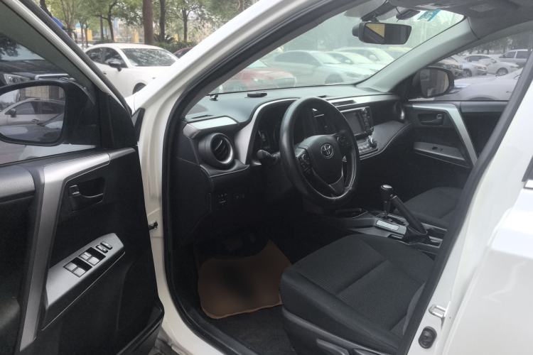 Used Toyota RAV4 2019 2.0L CVT Two-Wheel Drive Fashion X Limited Edition China V Standard
