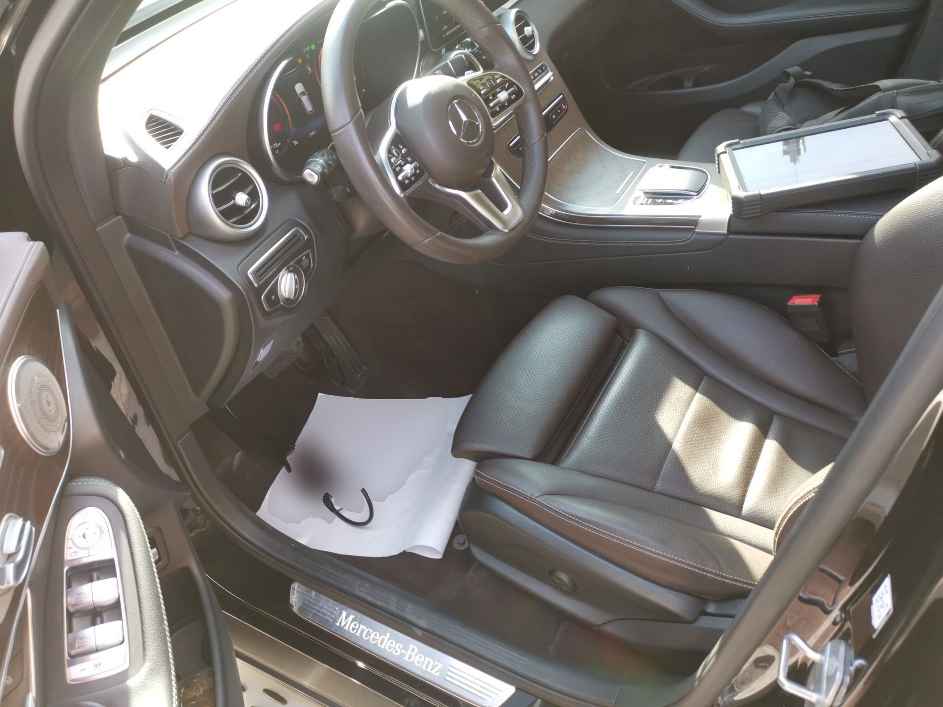 Переднее сиденье в автомобиле