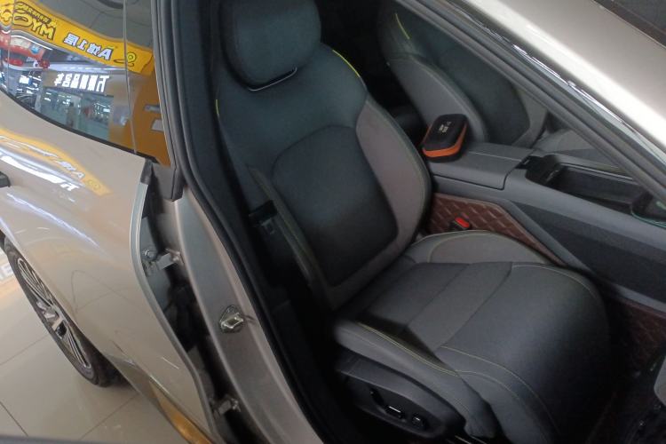 Used Lynk & Co 08 EM-P 2025 120km Long-Range Pro
