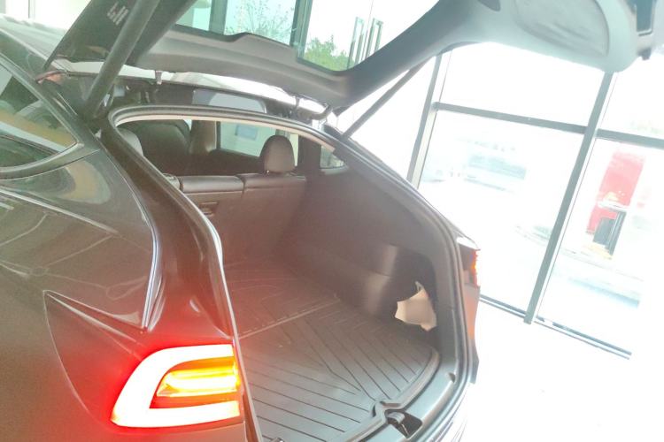 Used Tesla Model Y 2024 Long-Range All-Wheel-Drive Version
