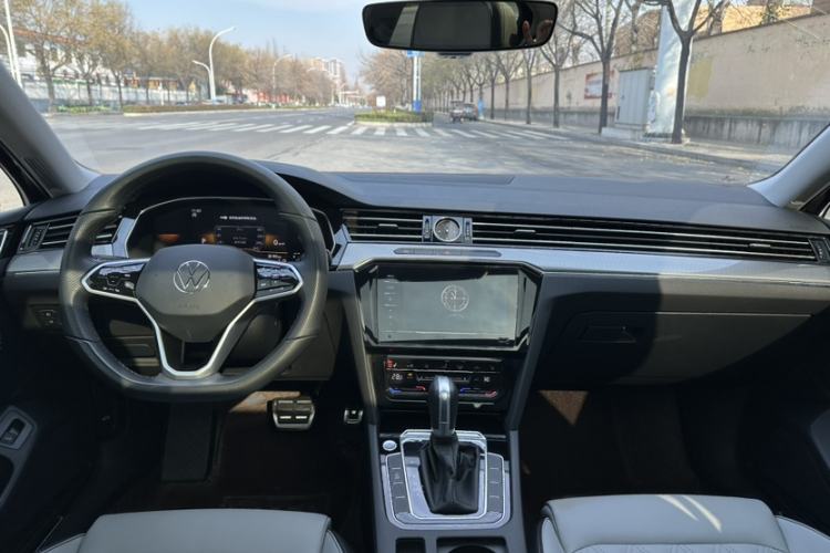 Used Volkswagen Magotan 2023 2 Million Units Limited Edition 330TSI DSG Leading Version
