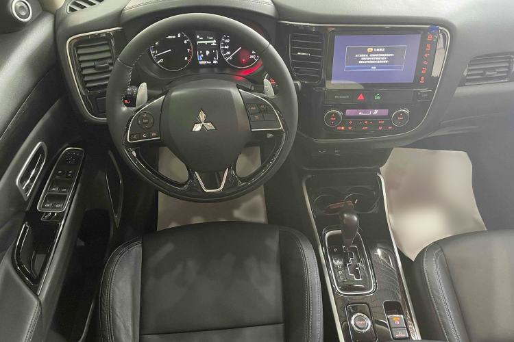 Used Mitsubishi Outlander 2019 2.4L 4x4 Zhi Xiang Edition 5 Seats China VI Standard
