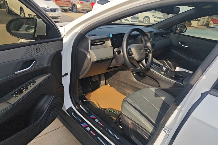 Used BYD Qin PLUS 2025 DM-i Smart Drive 55KM Leading Model
