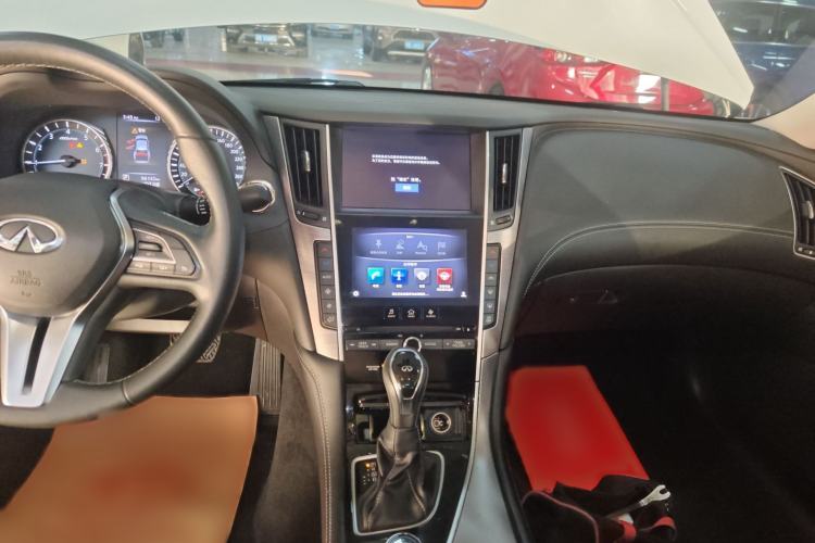 Used Infiniti Q50L 2018 2.0T Enjoyment Version China VI Standard
