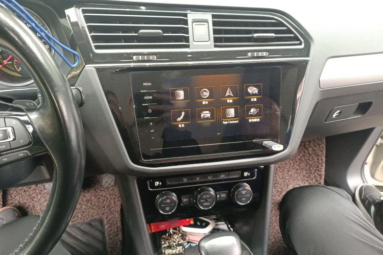 Used Volkswagen Tiguan L 2019 Updated Version 330TSI Automatic Two-Wheel Drive Panoramic Comfort Edition China VI Standard
