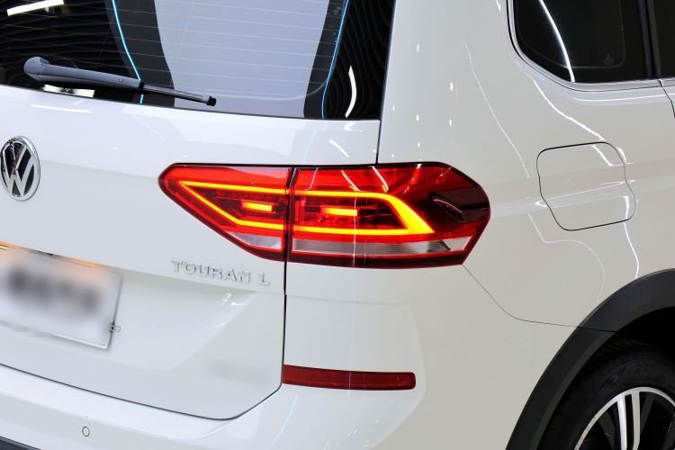 Used Volkswagen Touran 2018 Volkswagen Touran L 280TSI DSG Boundary Edition 7 Seats China VI Standard
