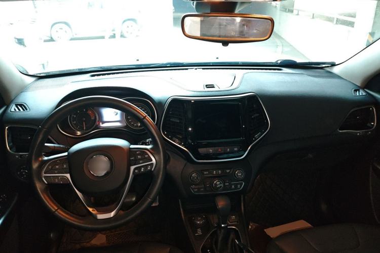 Used Jeep Cherokee 2019 2.0T Four-Wheel Drive Explorer Edition China VI Emission Standard
