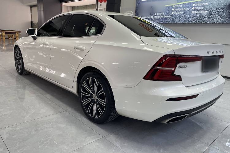Used Volvo S60 2022 B4 Zhiyuan Luxury Edition
