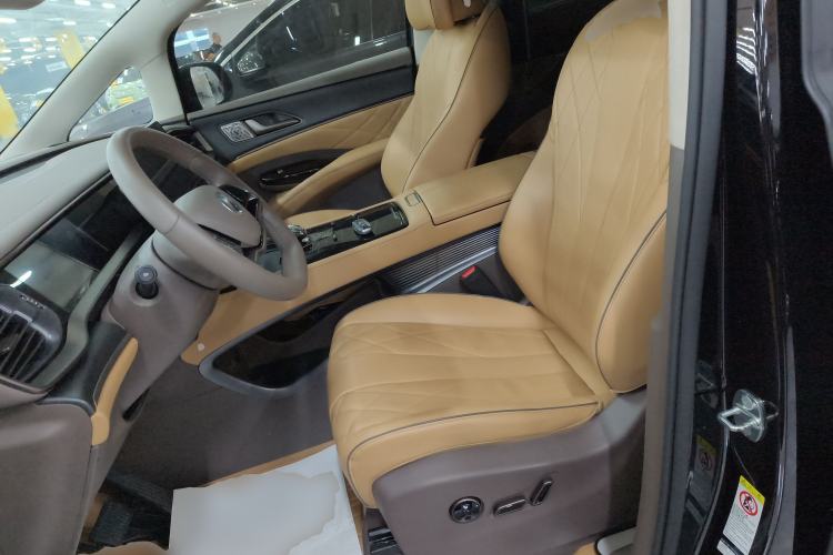 Used Denza D9 2022 DM-i 970 Four-Wheel Drive Flagship Model
