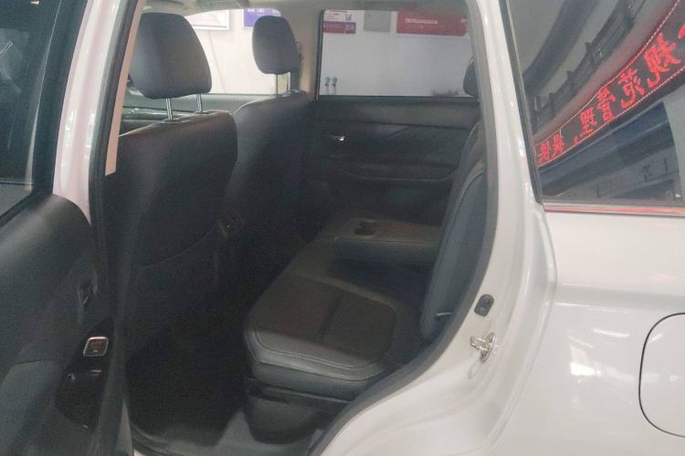 Used Mitsubishi Outlander 2019 2.4L 4x4 Zhi Xiang Edition 7 Seats China VI Standard
