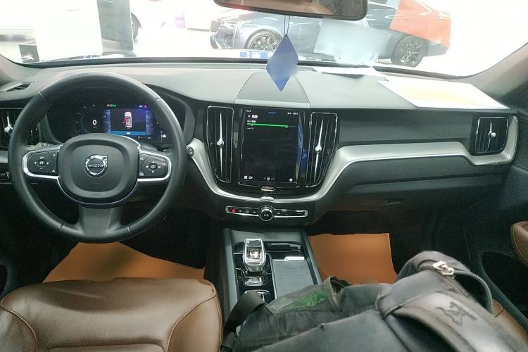 Used Volvo XC60 2022 B5 4x4 Zhiyi Luxury Edition
