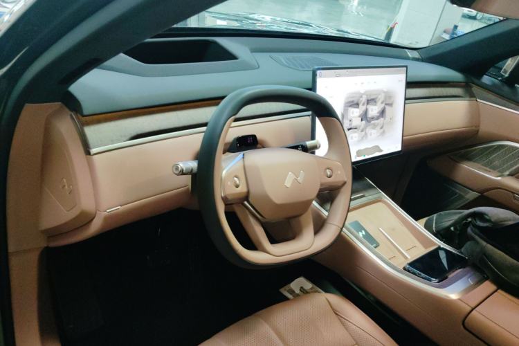 Used ONVO Luxeed L90 2025 Model—Ultra Six-Seater Version