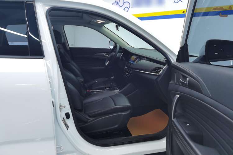 Used Changan CS35PLUS 2021 Revised Version Glory Million Edition 1.6L Manual Luxury Edition
