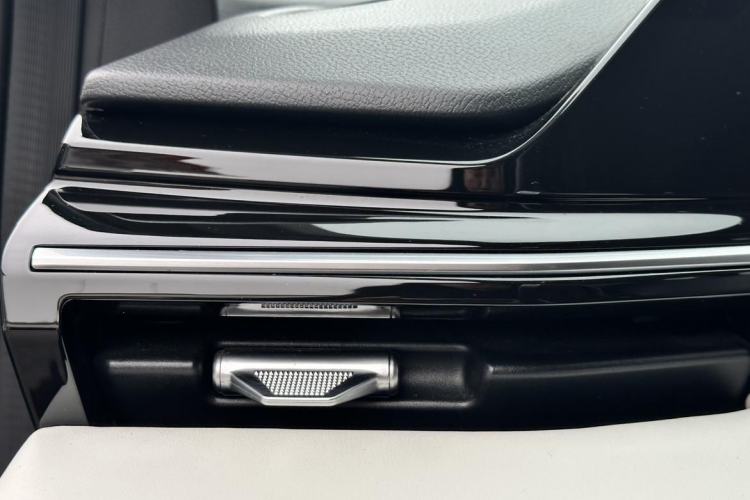 Used  L6 2023 125km MAX
