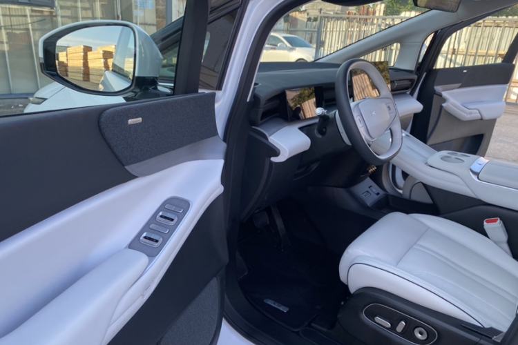 Used XPeng X9 2024 702 Ultra-Long Range Max
