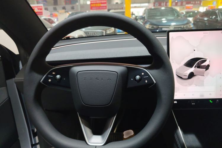 Used Tesla Model Y 2025 Rear-Wheel-Drive Version