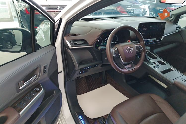 Used Toyota Sienna 2021 2.5L Hybrid Platinum Edition
