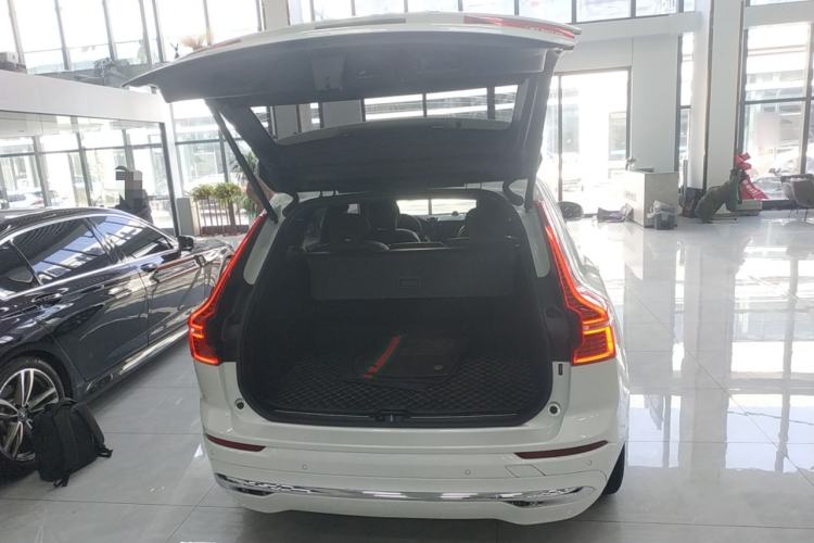 Used Volvo XC60 2023 B5 4x4 Smart Luxury Edition
