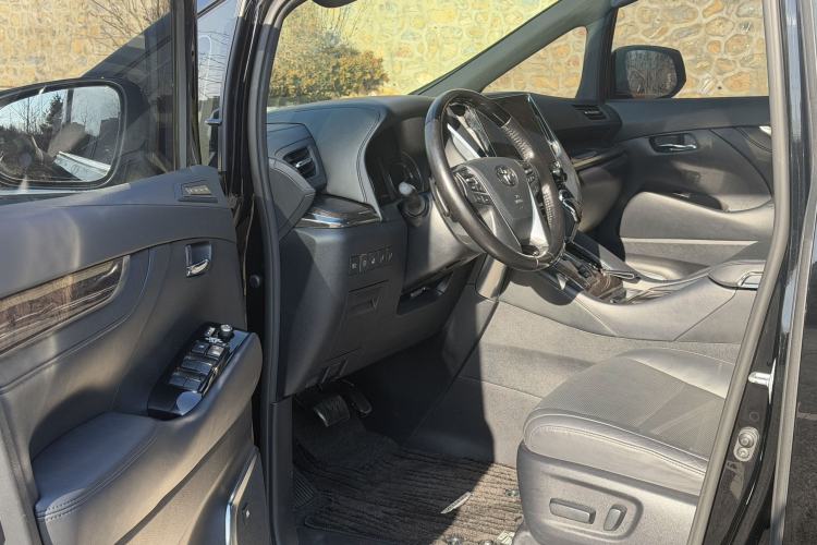 Used Toyota Vellfire 2021 Crown Dual-Engine 2.5L HV Prestige Edition
