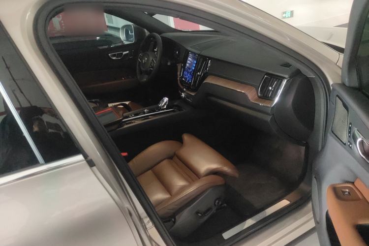 Used Volvo XC60 2023 B5 4x4 Zhiya Luxury Edition
