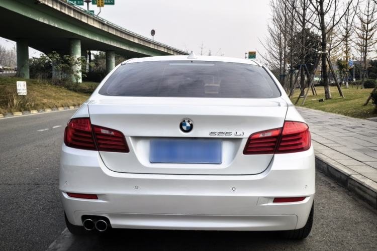 Used BMW 5 Series 2014 525Li Leading Model
