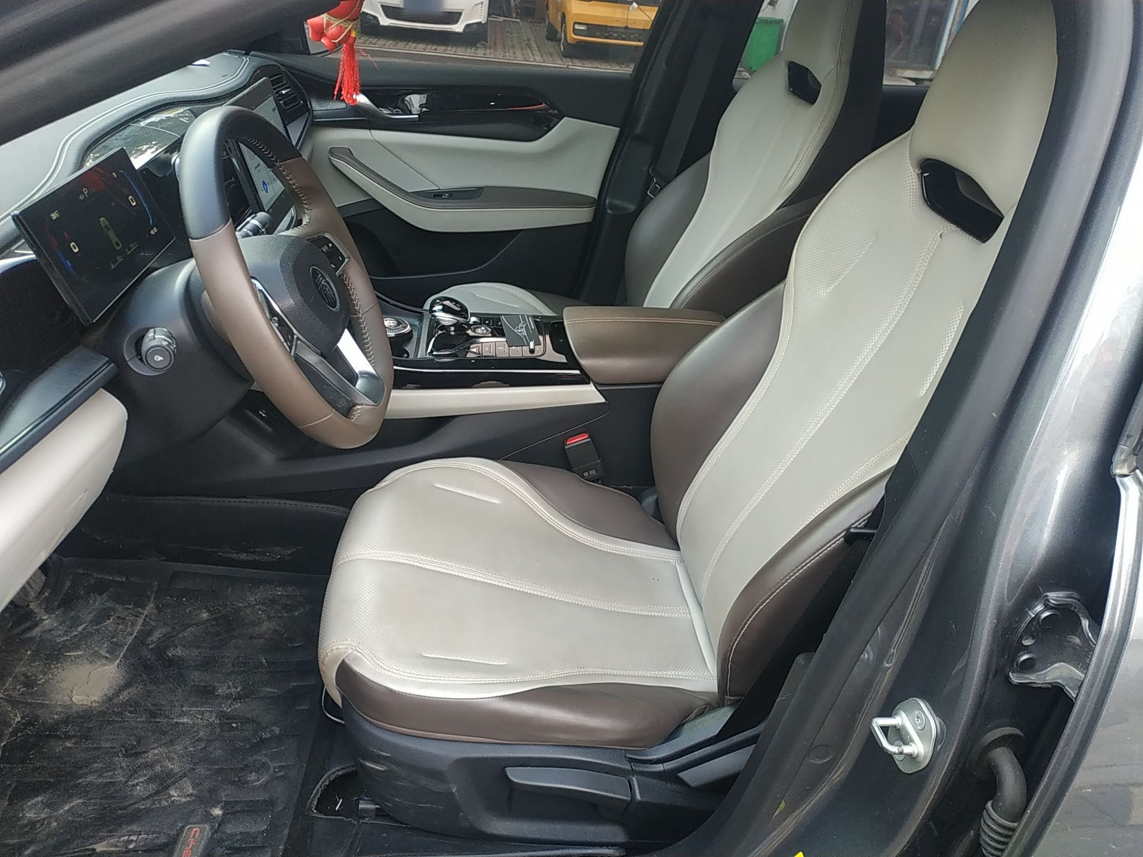 Переднее сиденье в автомобиле