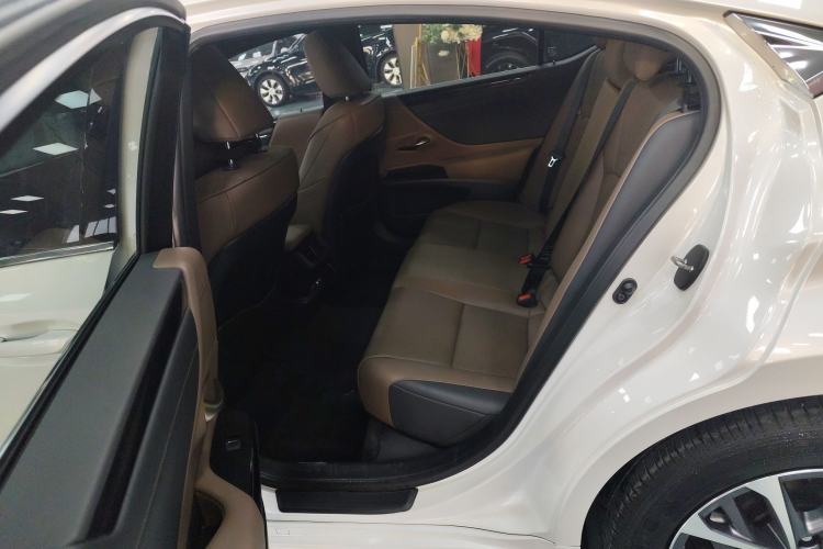 Used Lexus ES 2022 200 Excellence Edition
