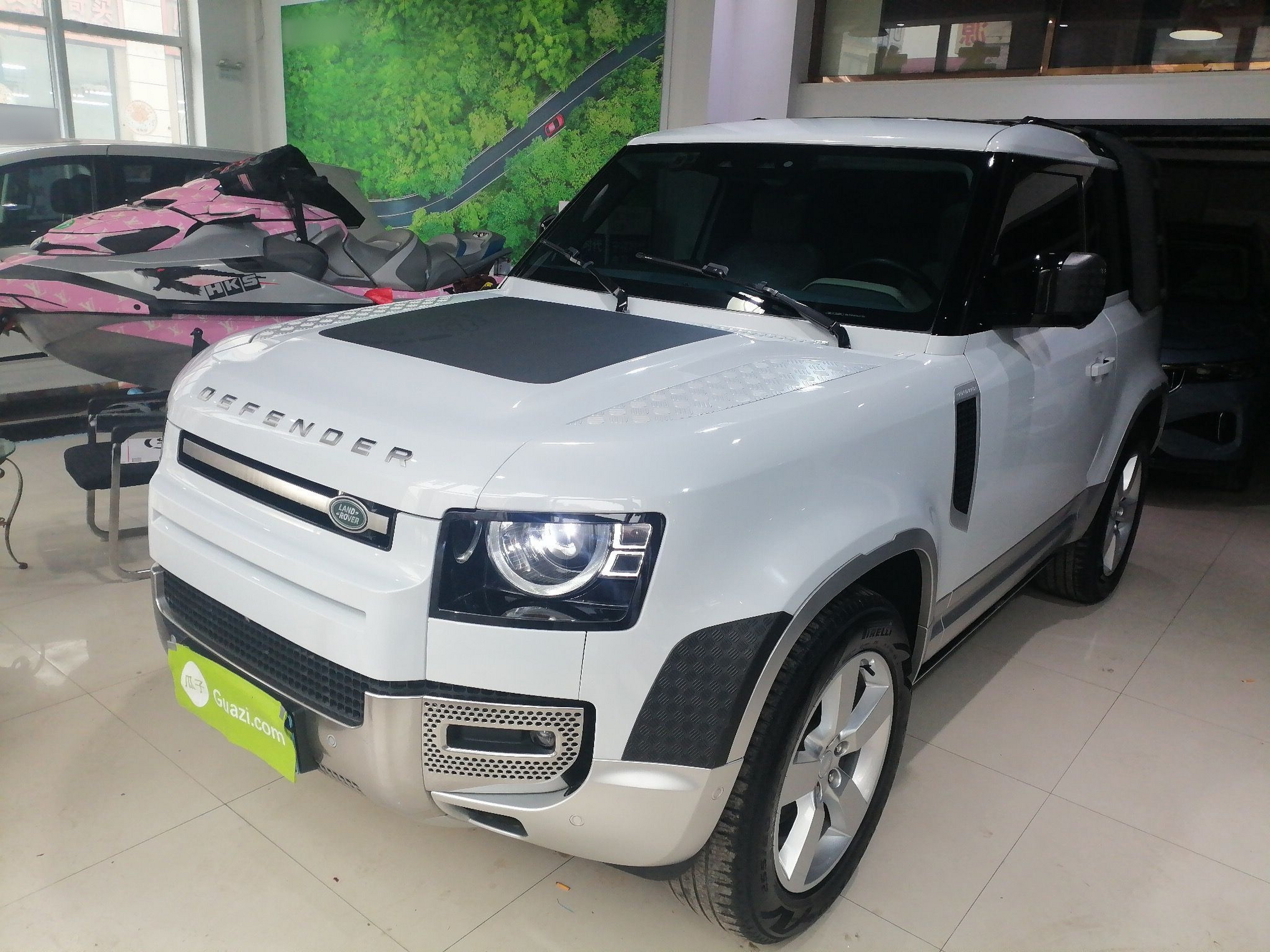 تحت مقدمة السيارة