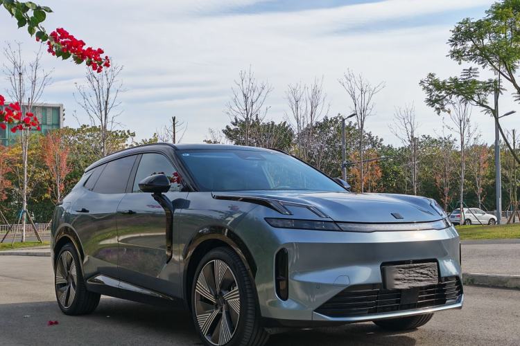 Used Lynk & Co 08 EM-P 2025 220 km All-Wheel-Drive Performance Halo
