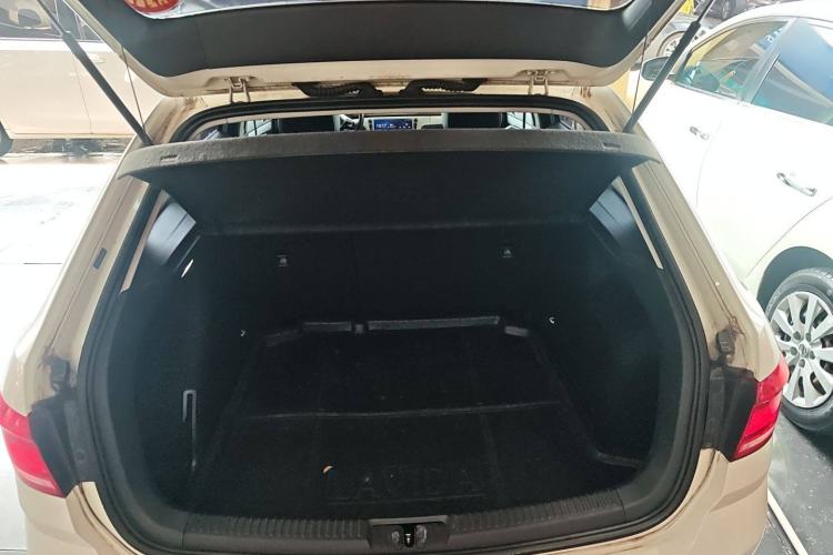 Used Volkswagen Gran Lavida 2015 230TSI DSG Comfort Edition
