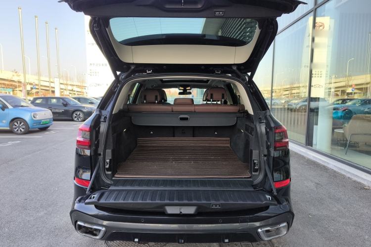 Used BMW X5 2021 xDrive40i Luxury Model with M Sport Package
